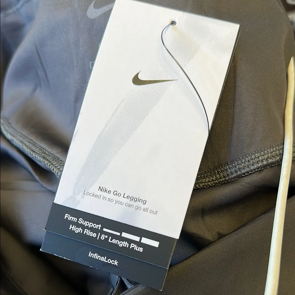 Nike Go Firm Support 8” High Rise InfinaLock Running Bike Pockets  Shorts NEW - Image 4