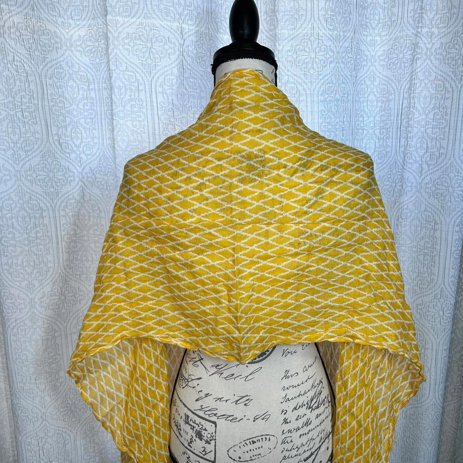 Lands End Light weight scarf‎ in yellow and white diamond pattern - Image 3