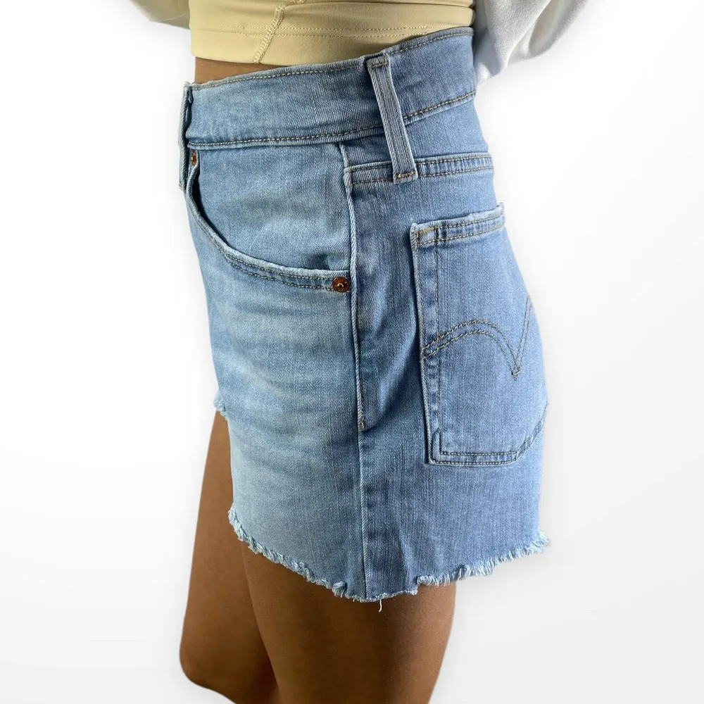 LEVI'S Light Wash High Rise Cut Off Denim Mom Shorts - Image 2