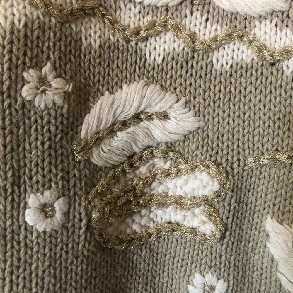 Vintage 90s tan cream Floral Fall Holiday Embroidered Knit sweater Gold poms Size M - Image 5