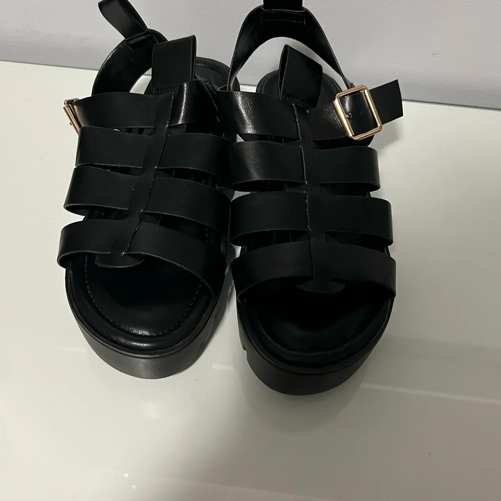 Cape Robbin Black Chunky Sandals Size 6 - Image 5