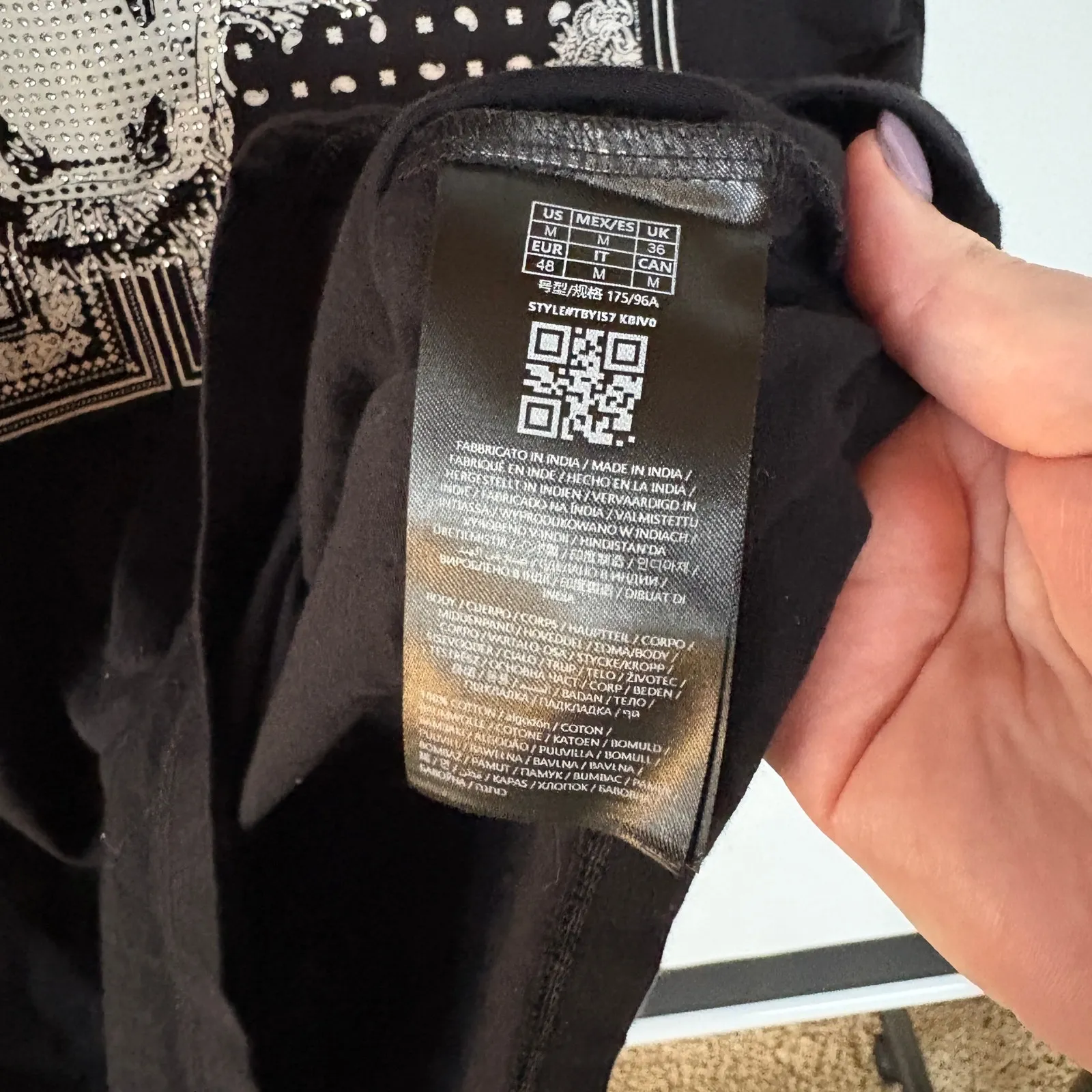 Guess Black Rhinestone T-Shirt Bedazzled Tiger McBling Graphic Baby Tee Medium - Image 8