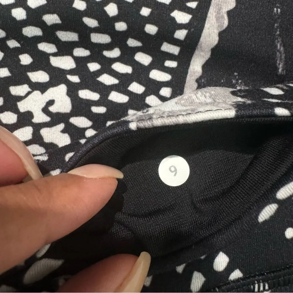 Lululemon‎ Wunder Under Pant III Full-On LuonStatic Mist White Black Size 6 - Image 4