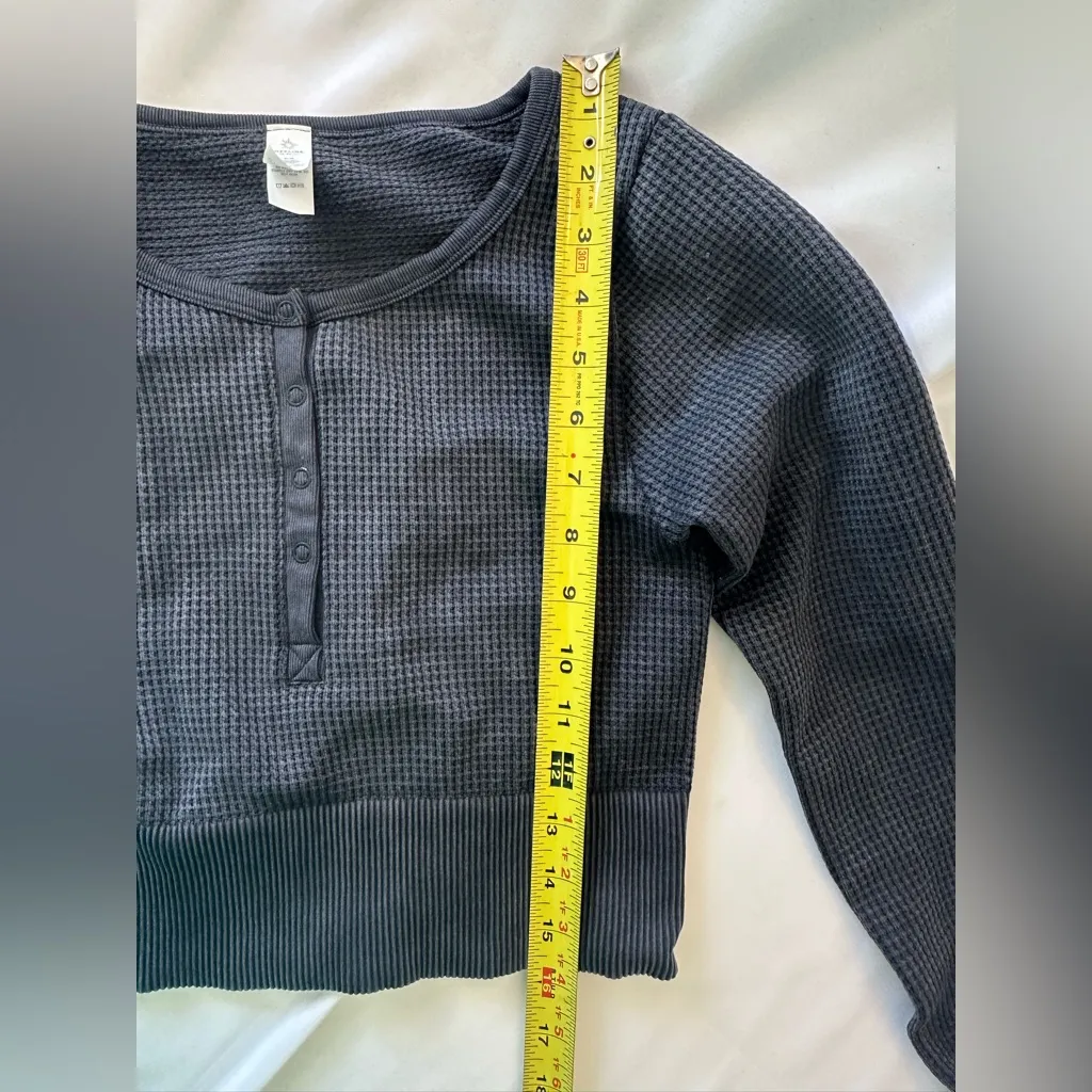 Offline by Aerie Long Sleeve Waffle Knit Stretch Cropped Top Grey Med athletic - Image 6