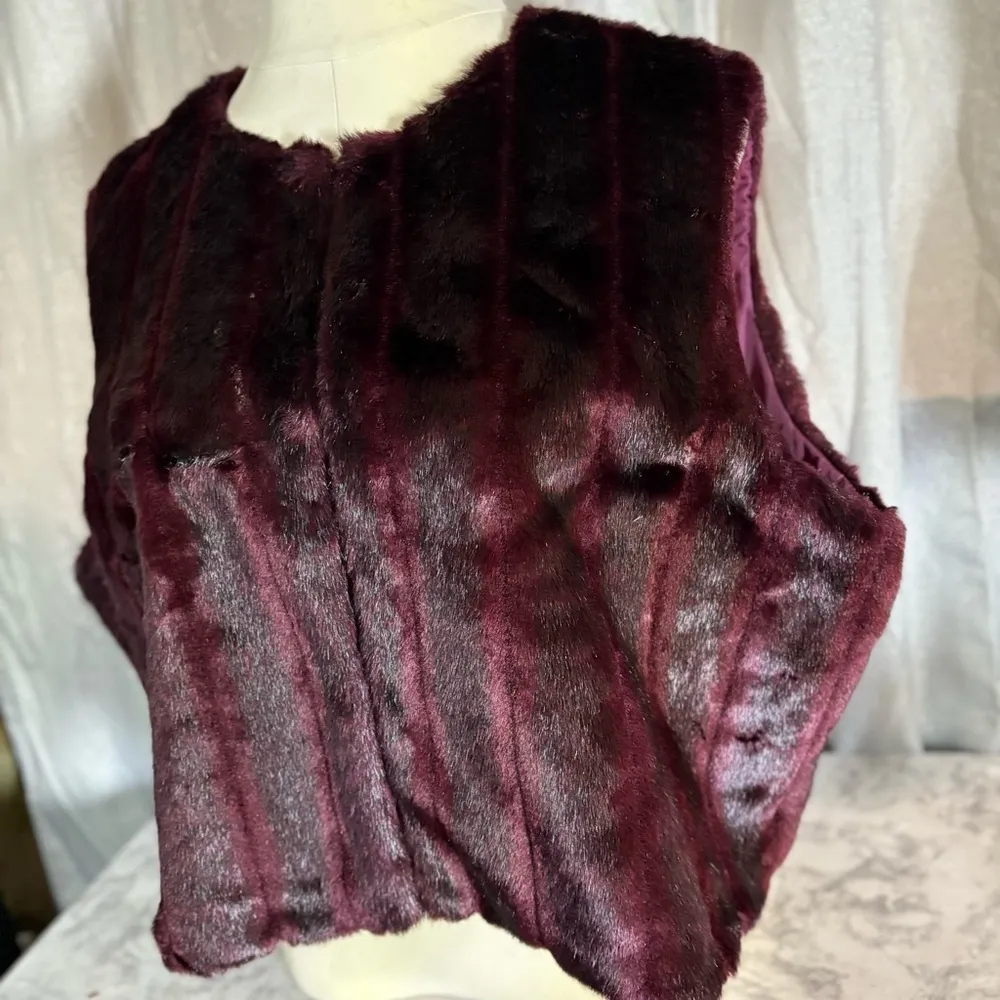 Faux fur vest woman’s 3X, burgundy - Image 4