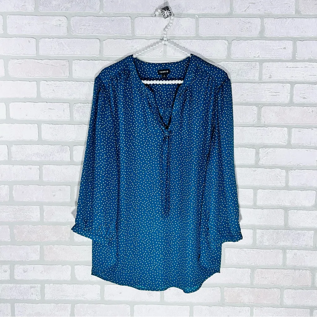 Torrid Georgette Bow Tie Teal Dotted Blouse Size 2 - Image 4