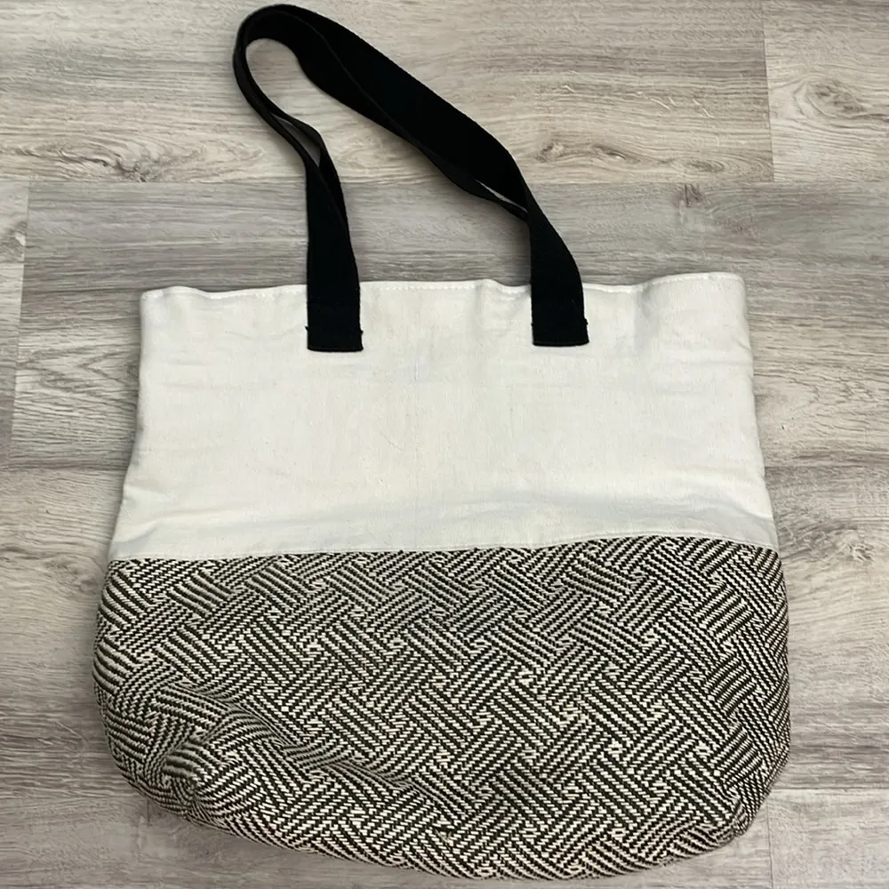 Sun 'n' Sand Cream & Black Canvas Tote Approximately 17" X 15" Snap Top Multiple - Image 2