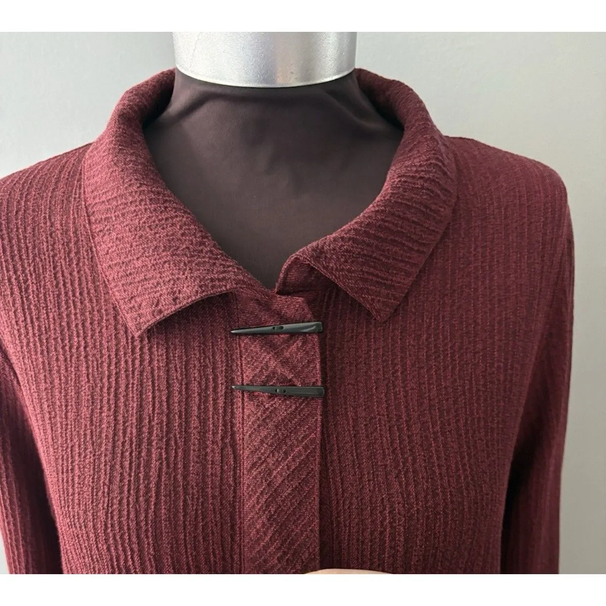Habitat Seersucker Swing Top Size M Burgundy Elongated Buttons Lightweight Artsy - Image 2
