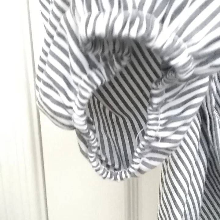 FINAL MARKDOWN Trendy active USA top medium - Image 6