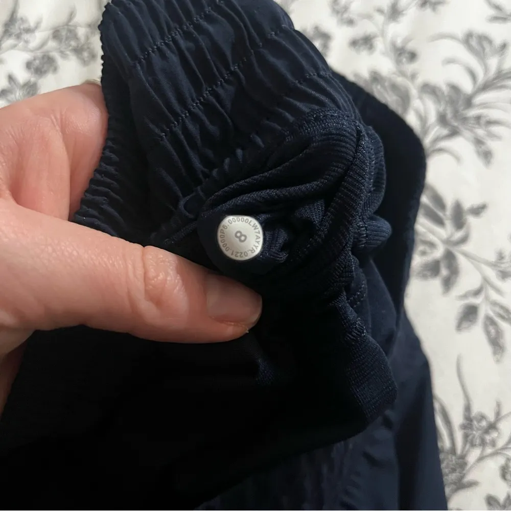 high rise hotty hot shorts 2.5” true navy size 8 - Image 5