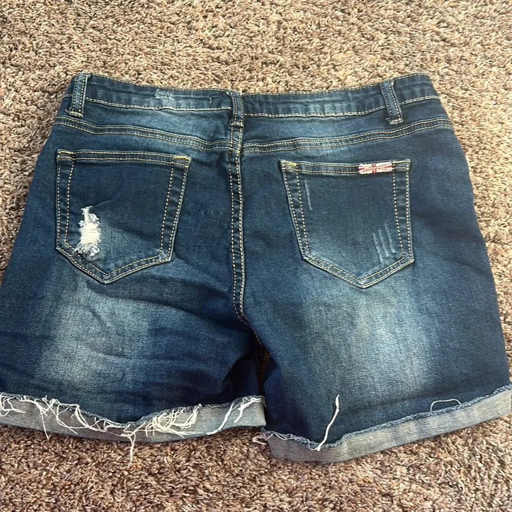 Machine Distressed Ladies Jean Shorts sz 30 Blue - Image 4