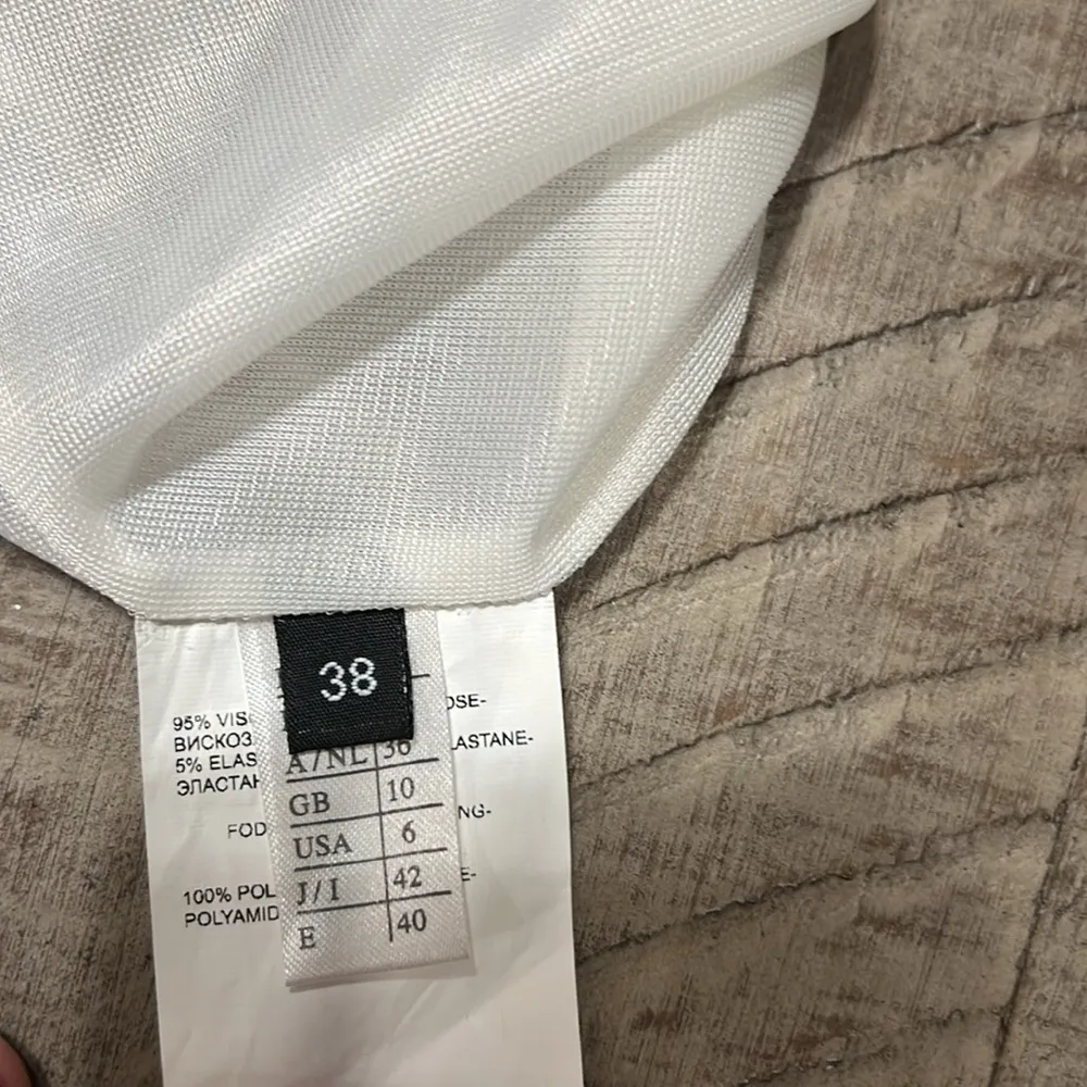 Fuego Woman black and white bodycon sheath dress
Multi - Image 5