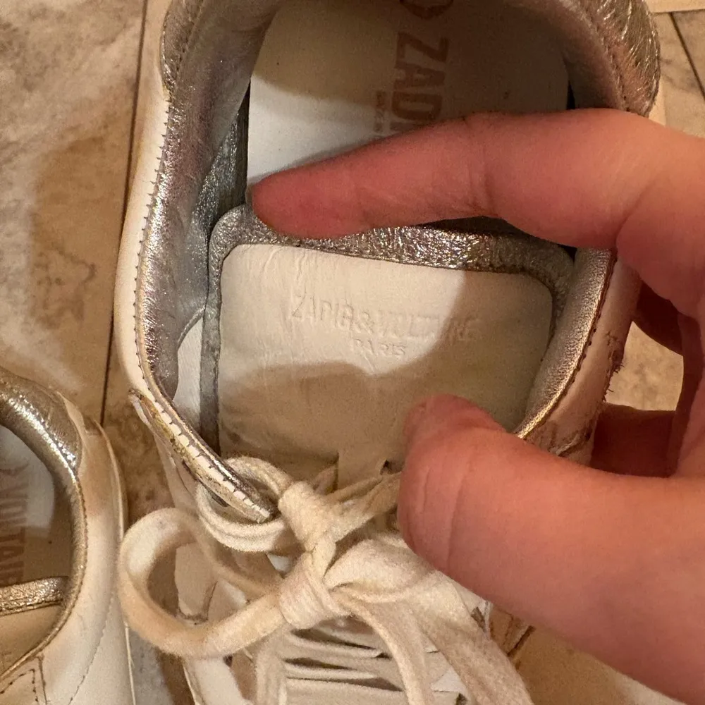 white leather multicolored star sneakers - Image 8