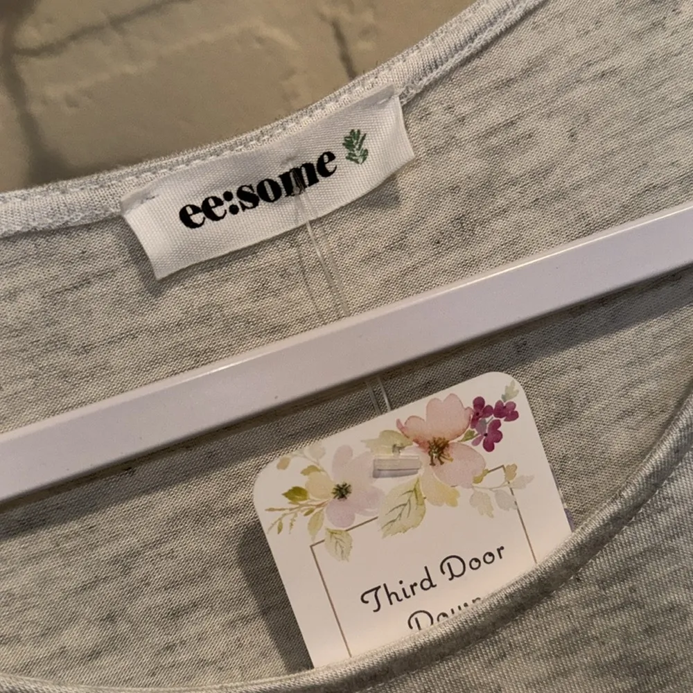 Eesome jersey knit floral sleeve tie detail medium NeW shirt boutique‎ - Image 2