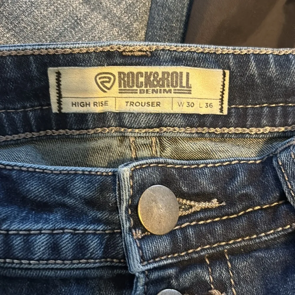 Rock and Roll Denim Jeans Button Front Raw Hem size 30 - Image 4