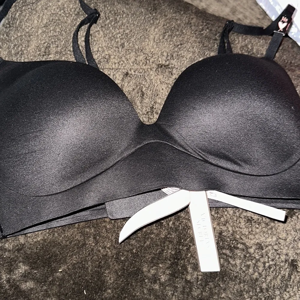 New - INCREDIBLE BY VICTORIA’S SECRET
Wireless Push-Up‎ Bra - Image 5