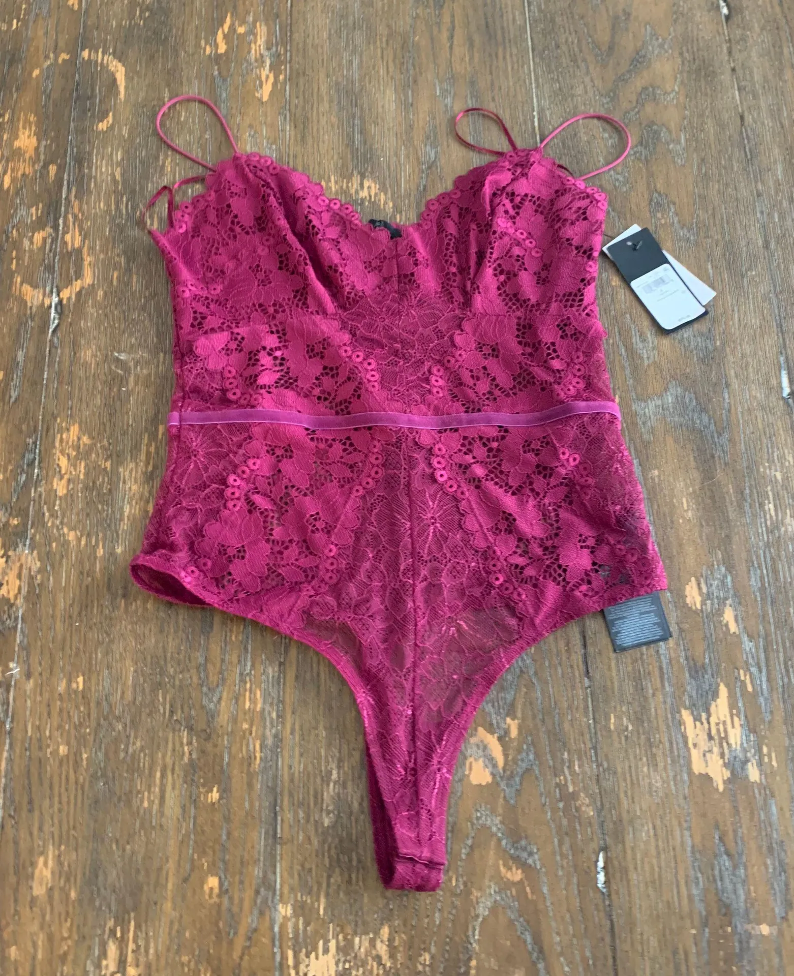 Guess NWT  LACE BODYSUIT - Image 2