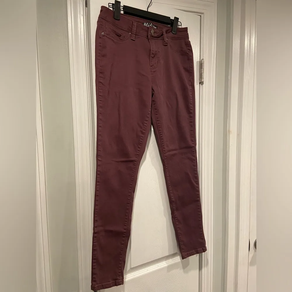 YMI Jeans Size 7 Maroon Plum Cotton Denim Stretch Skinny Jeans 5 Pocket - Image 5