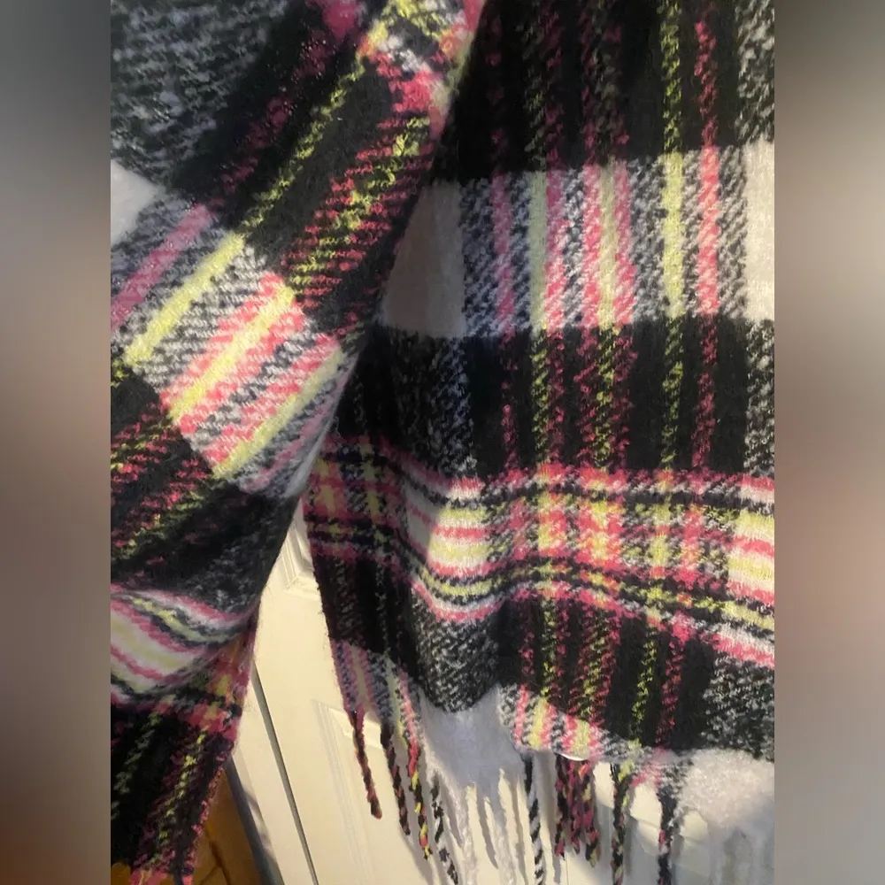 Plaid Oversized Scarf - Image 3