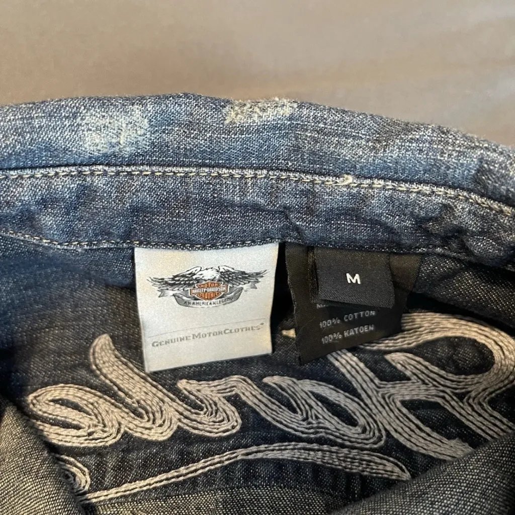 Harley Davidson Shirt Womens MediumDenim Embroidered Pearl Snap Long Sleeve Roll Blue Size M - Image 4