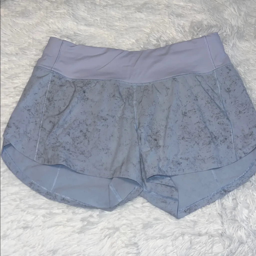 Lululemon Speed Up Mid-Rise Lined Short 4"  size 6 - Image 3