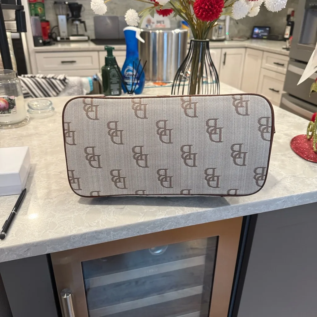 Dooney and Bourke signature monogram canvas leather hobo with matching wallet - Image 4