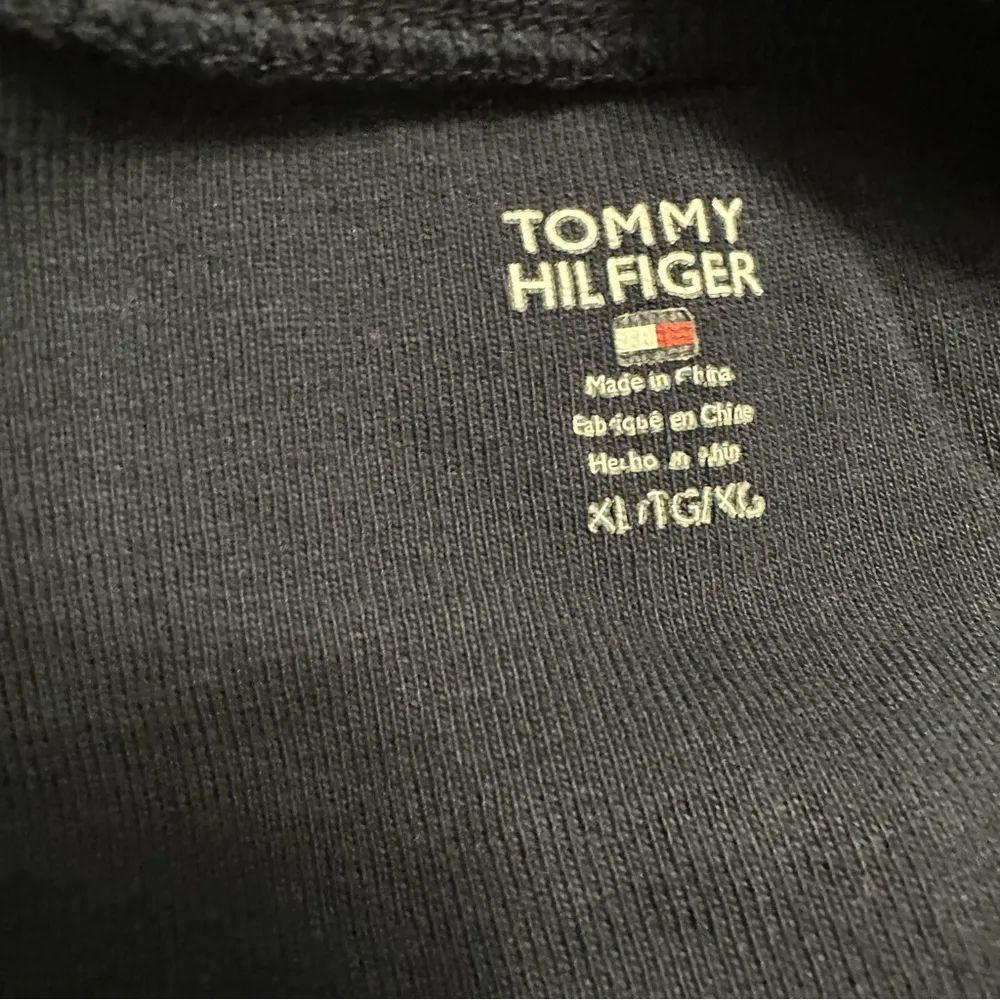 Tommy Hilfiger Women’s Navy Fitted V-Neck Short Sleeve T-Shirt - Image 2