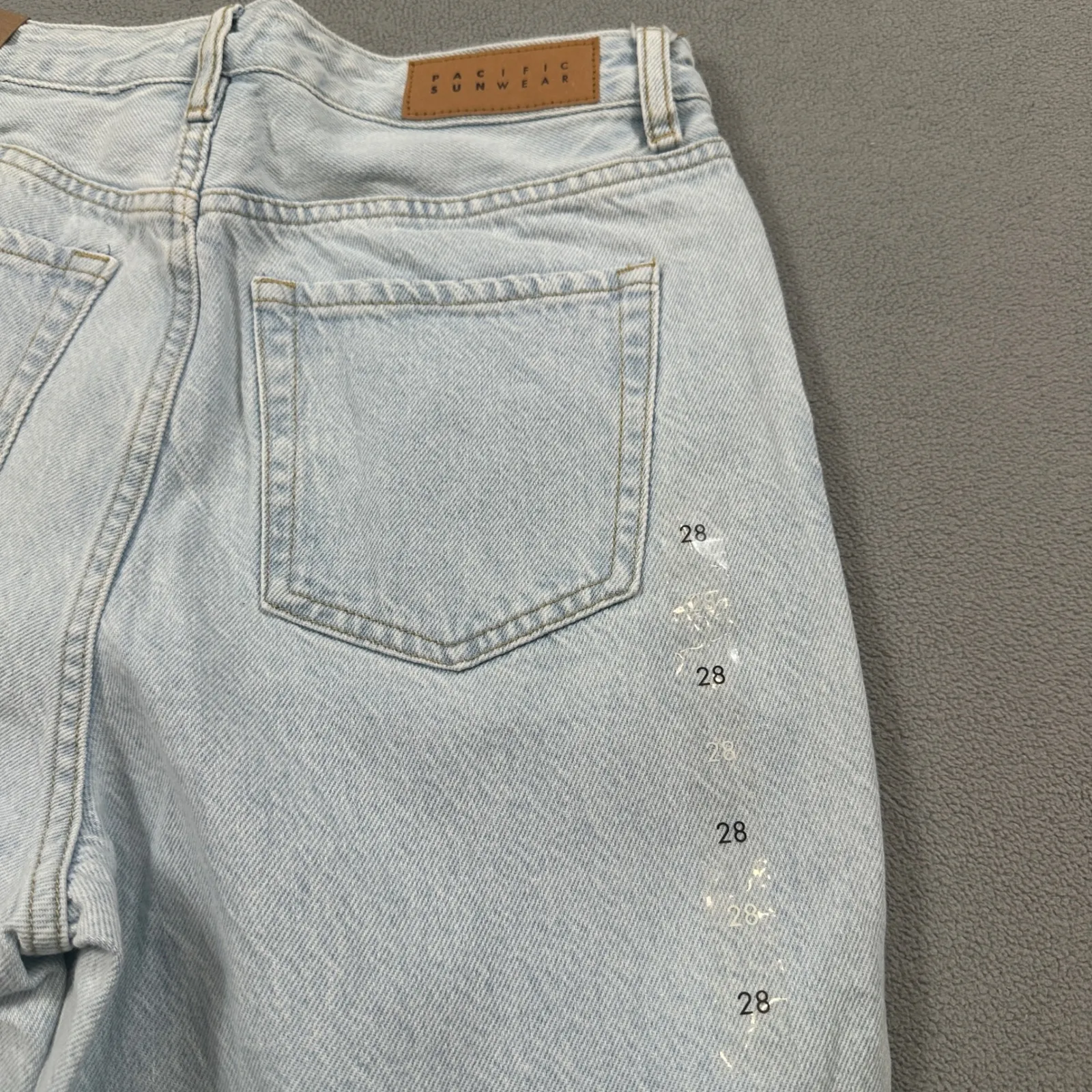 NWT Pacsun 90s Boyfriend Jeans 28 High Rise Relaxed Leg Light Distressed Denim - Image 6