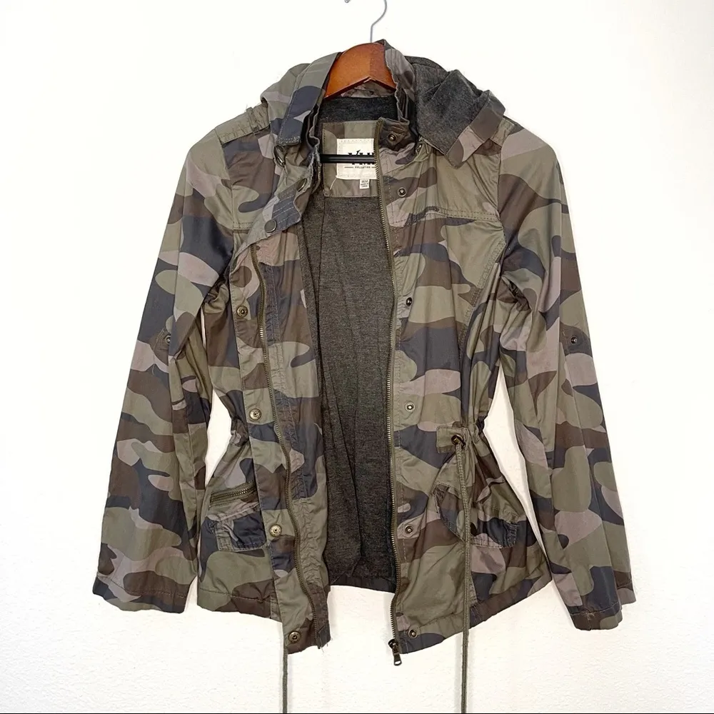 YMI camo utility military hoddie jacket size M - Image 7