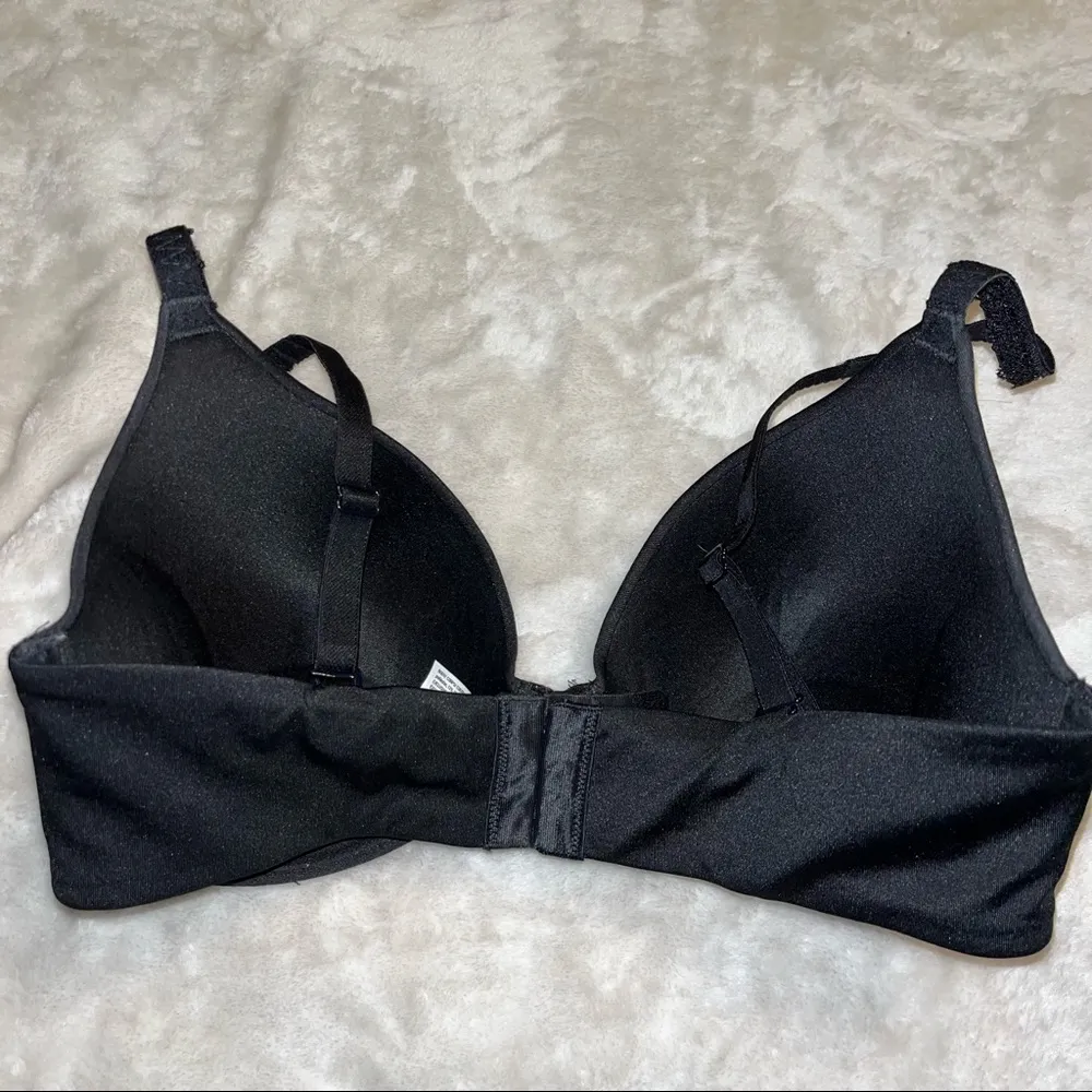 Maidenform  black bra, 36DD, lined, back clasp, good condition - Image 2