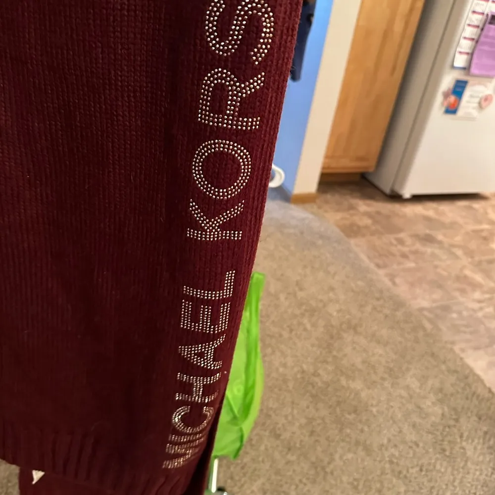 maroon scarf - Image 2