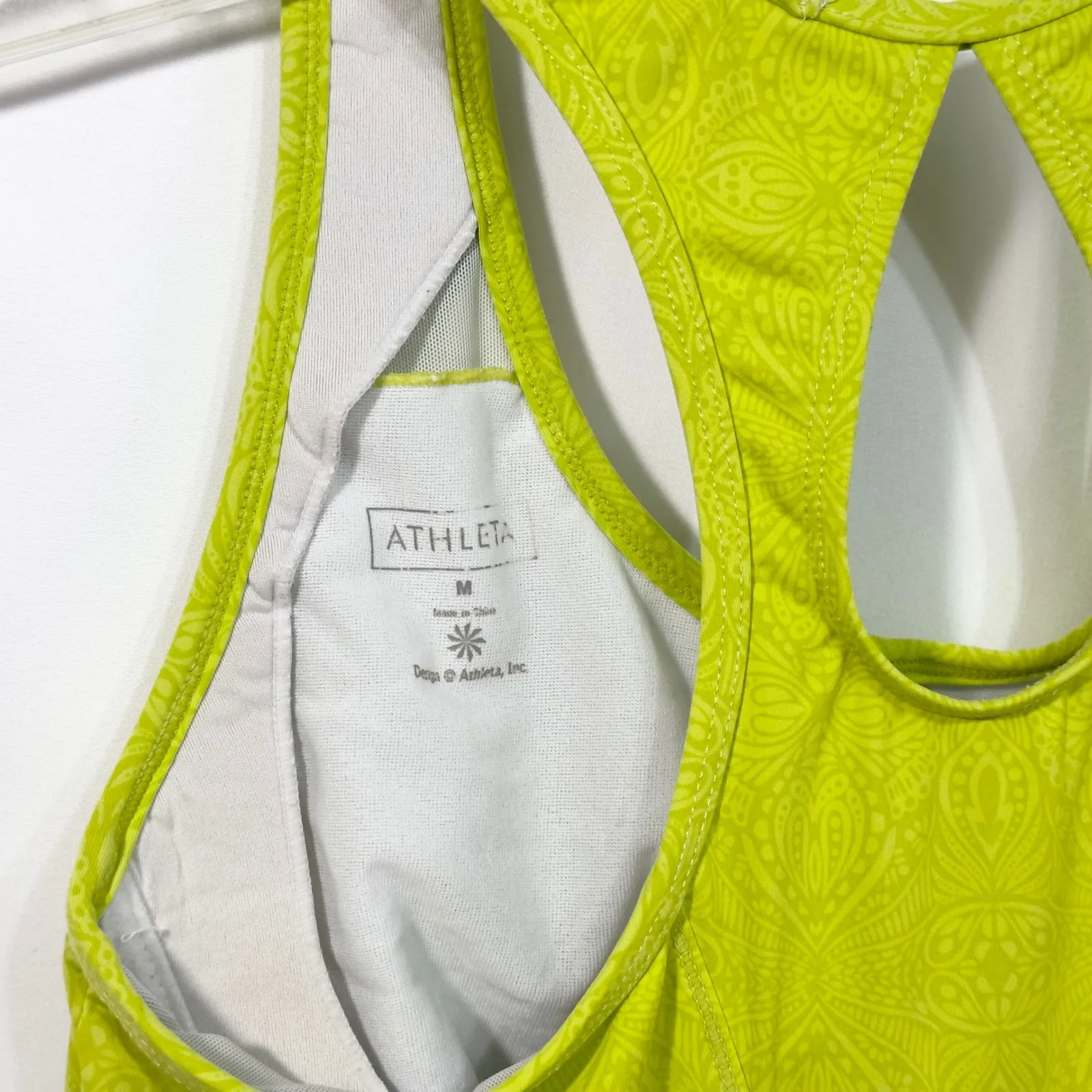 Athleta Medium Tank Top Racerback Workout Running Top‎ with Pocket Lime 667 - Image 2