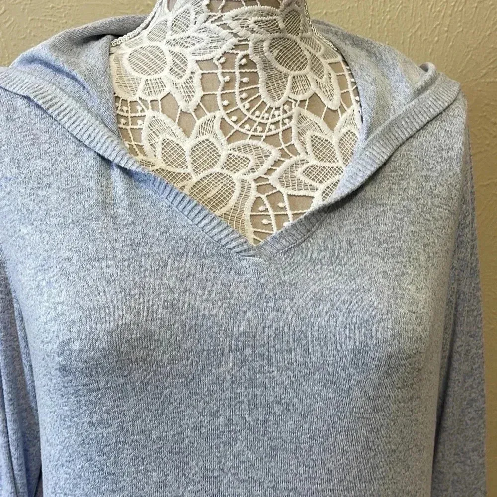 💙 Light hoodie - Image 2