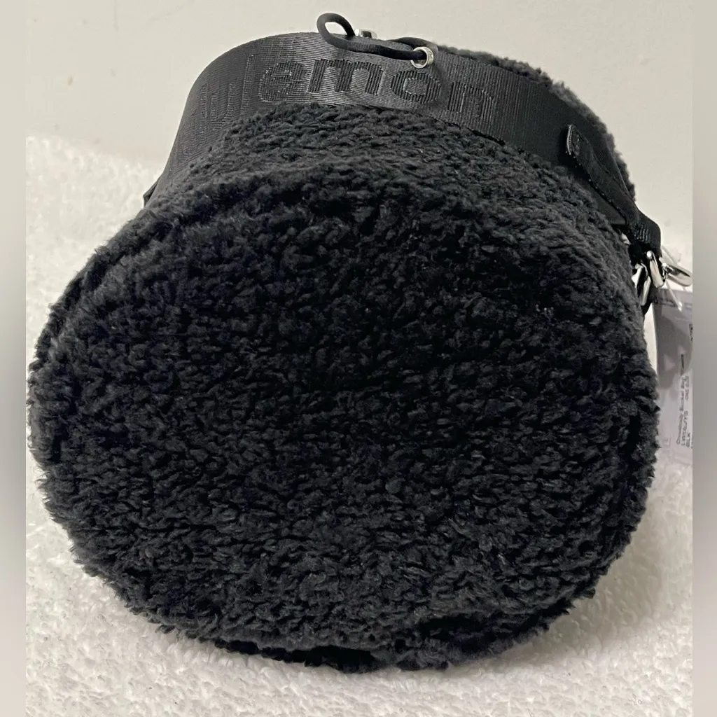 Lululemon Crossbody Bucket Bag Fleece in Black - Image 8