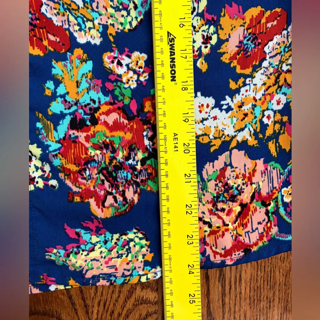 Umgee Mixed Floral Boho Top
Size Small - Image 6