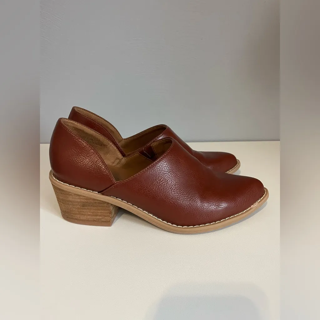 Cynthia Rowley Women's Brown Faux Leather Eddie D'Orsay Ankle Booties - Image 2