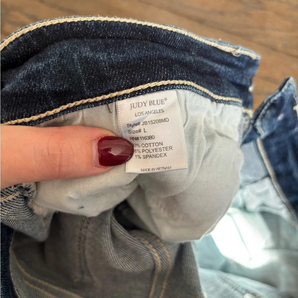 Judy Blue Jean Shorts Distressed Size Large - Image 5