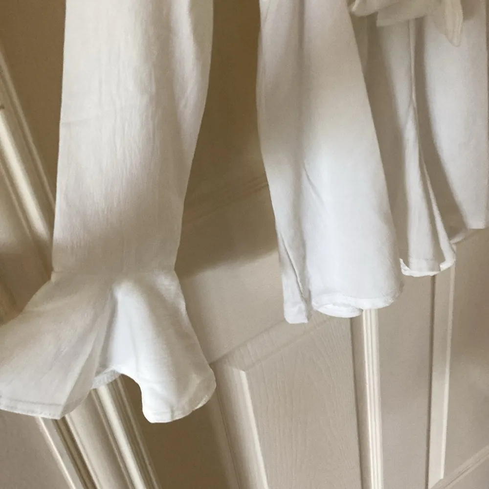 NEW Nasty Gal Knot Front Romper White US Size 8 Long Sleeve Ruffle V-Neck NWT - Image 8