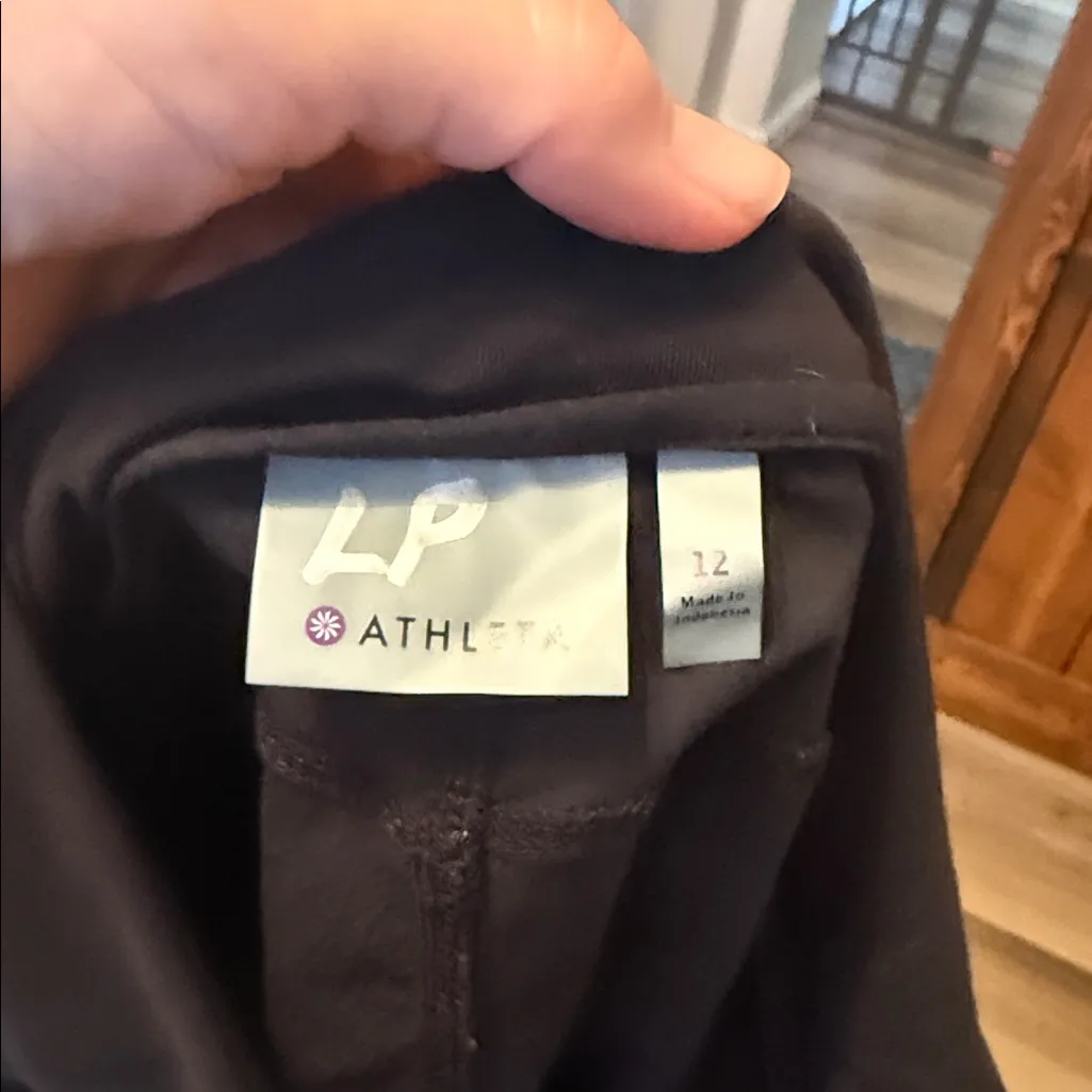 Athleta Trekkier Bermuda Short, Black, Size 12 - Image 9