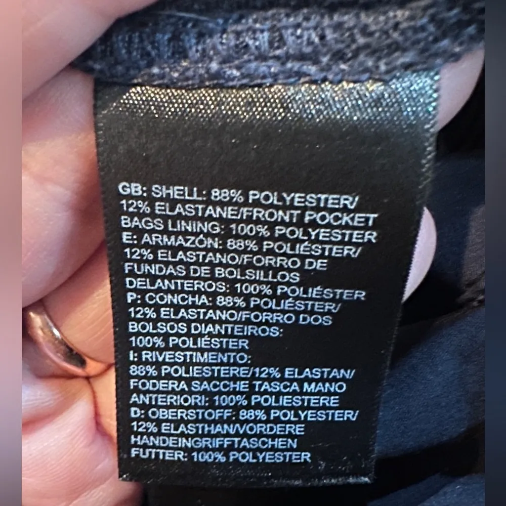 The North Face women’s cropped jogger pant blue size 6 - Image 4