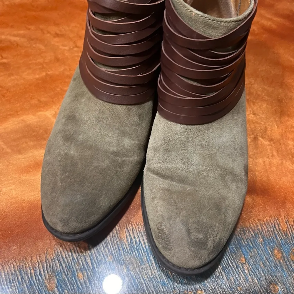 Comfortiva Corliss Olive Green Suede Leather Booties Brown leather detail Size 9 - Image 5