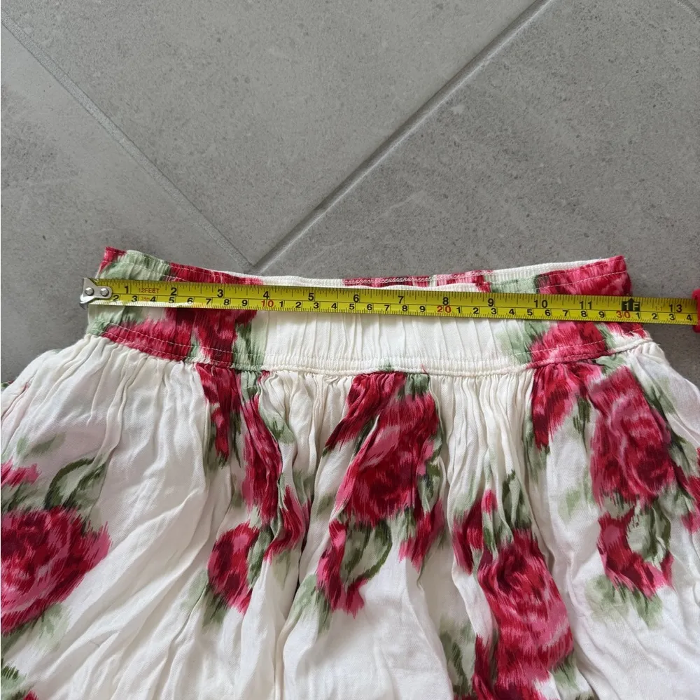 Vintage floral Abercrombie & Fitch white bubble mini skirt - roses - size small - Image 7