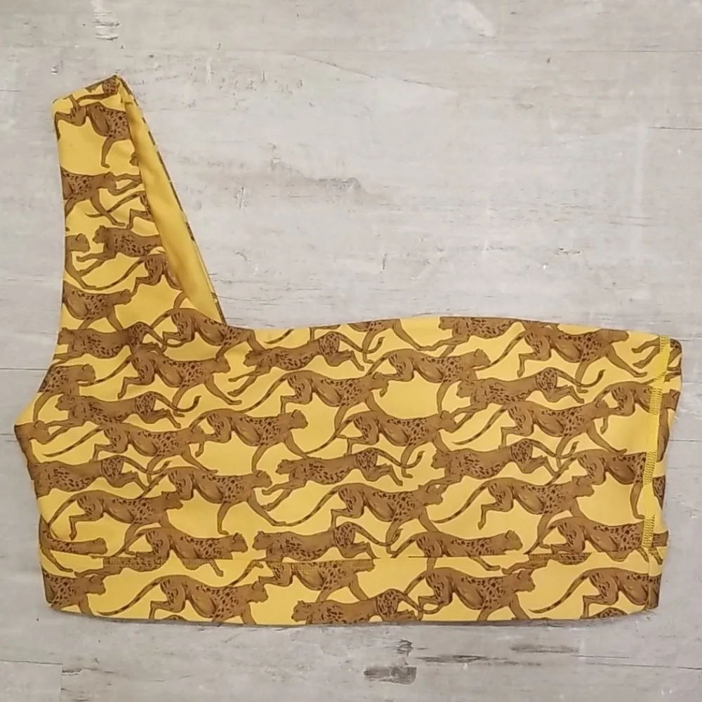 Carbon 38 💕💕 Workout Set ~ Running Cheetah XL - Image 3