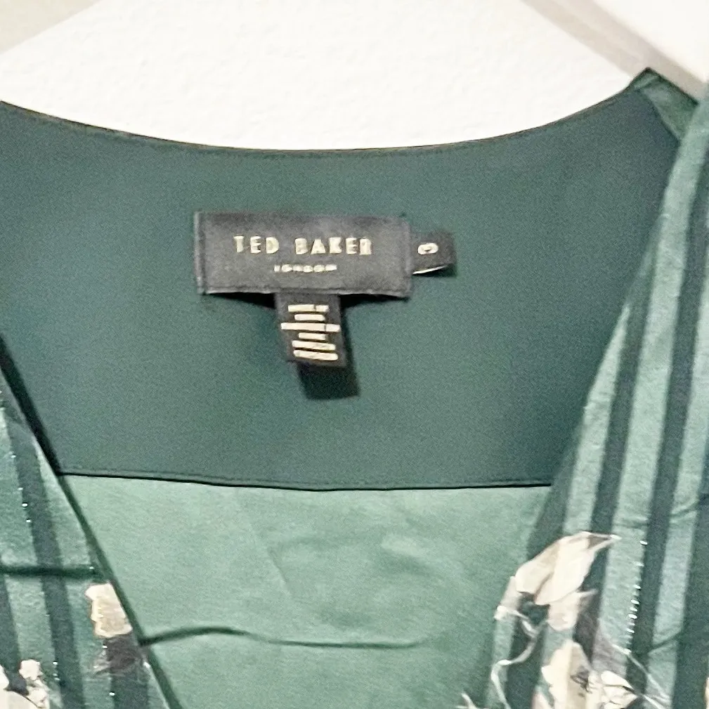 Ted Baker Eveliin Meadov Sweep print long sleeved blouse green floral Sz Medium - Image 5