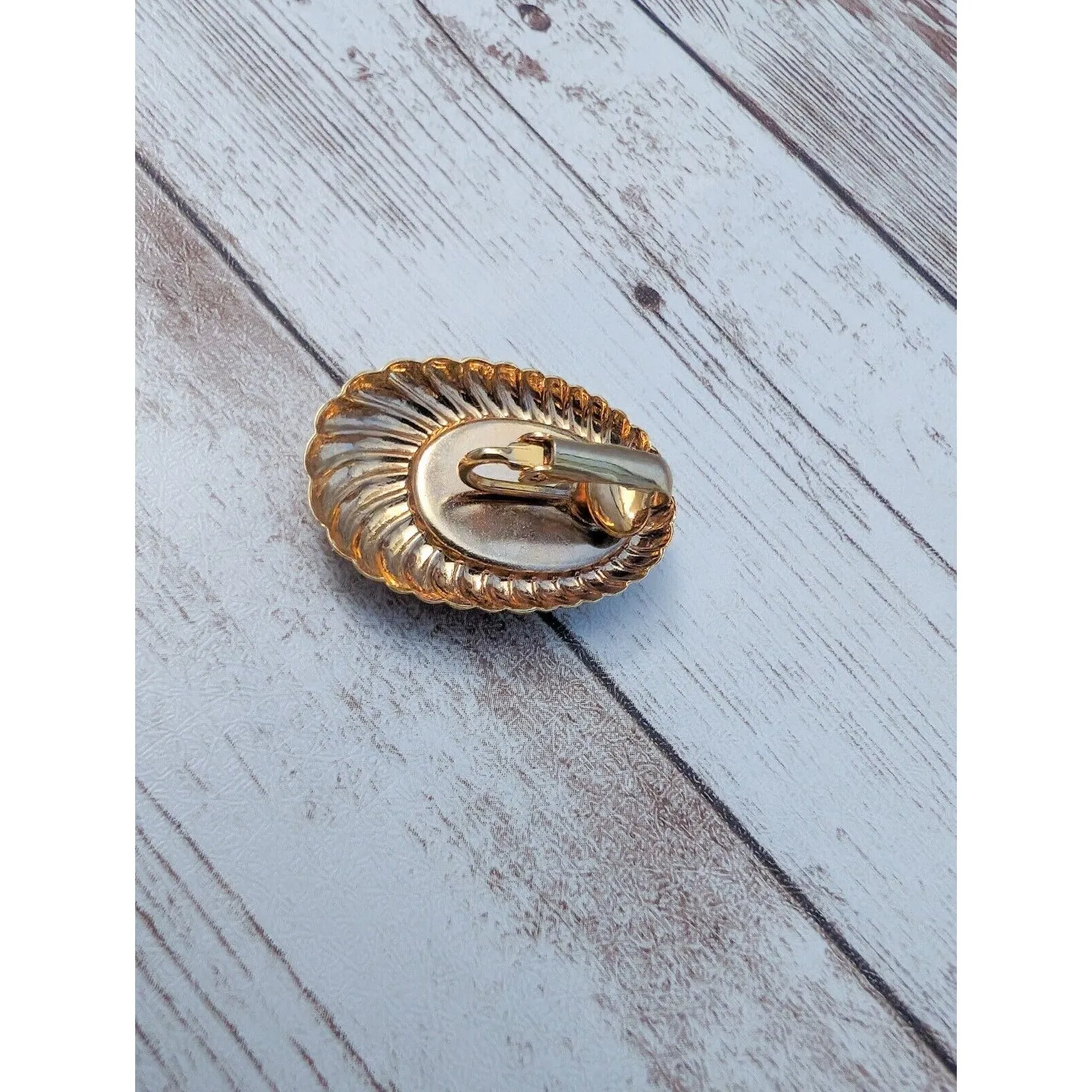 Vintage Clip On Earrings - Image 5