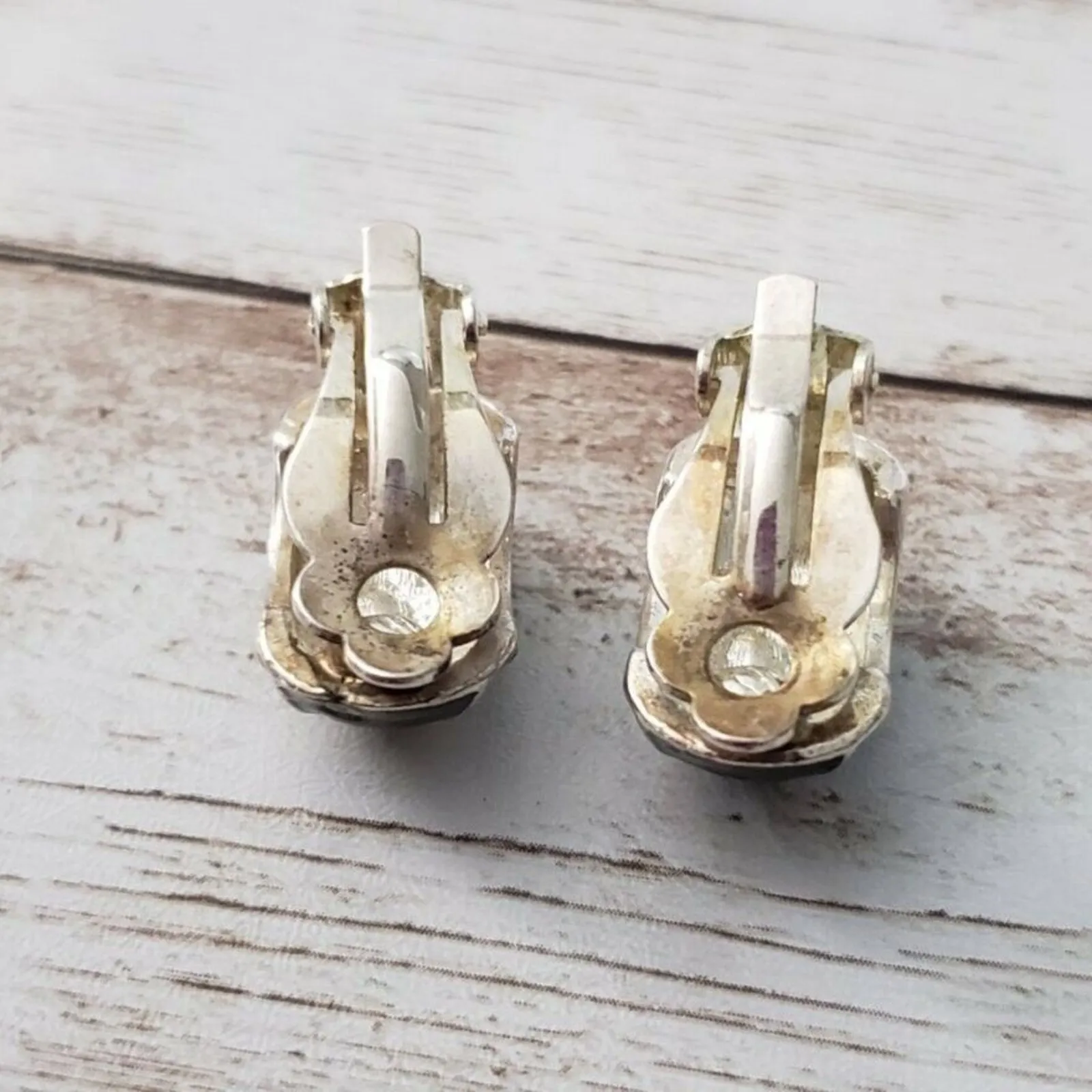 Vintage Clip On Earrings - Image 4