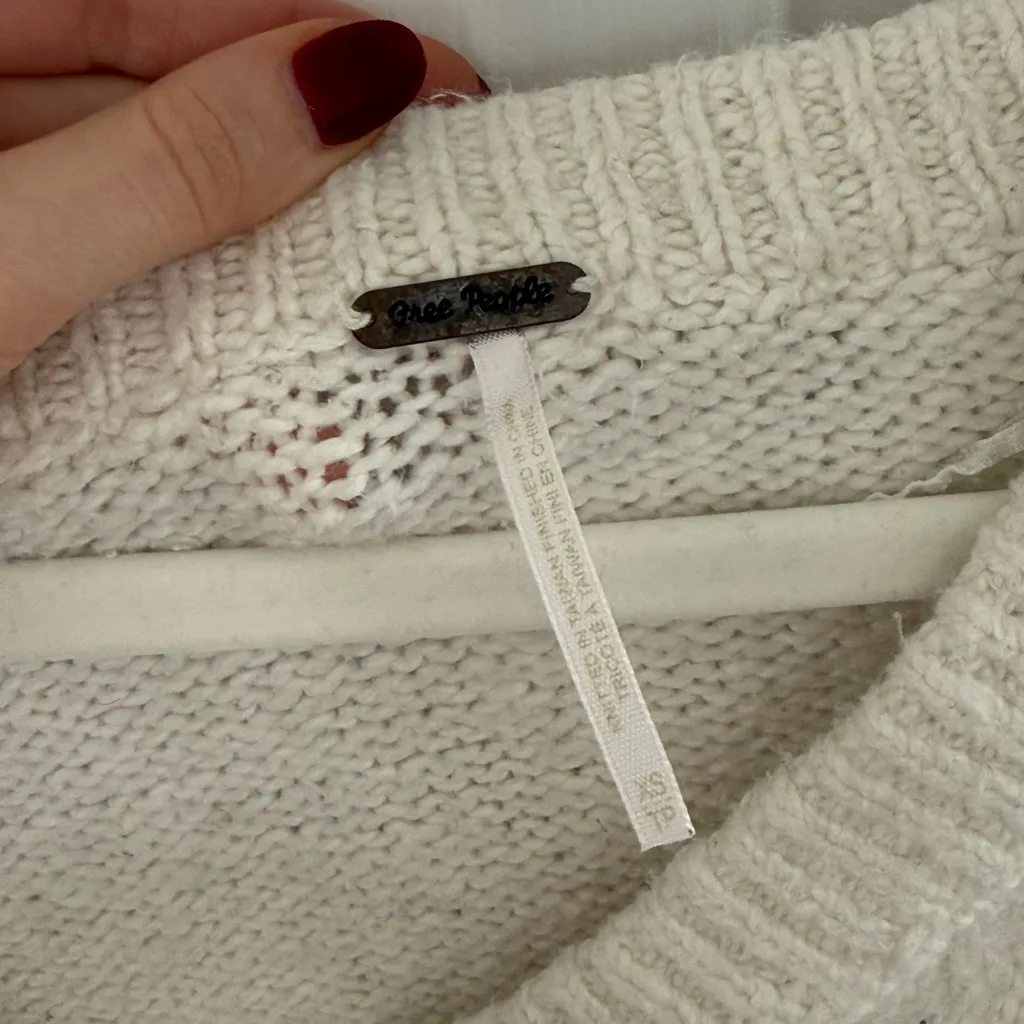 Free People Cream V-Neck Sweater ***small hole in armpit area in last pic**** - Image 2