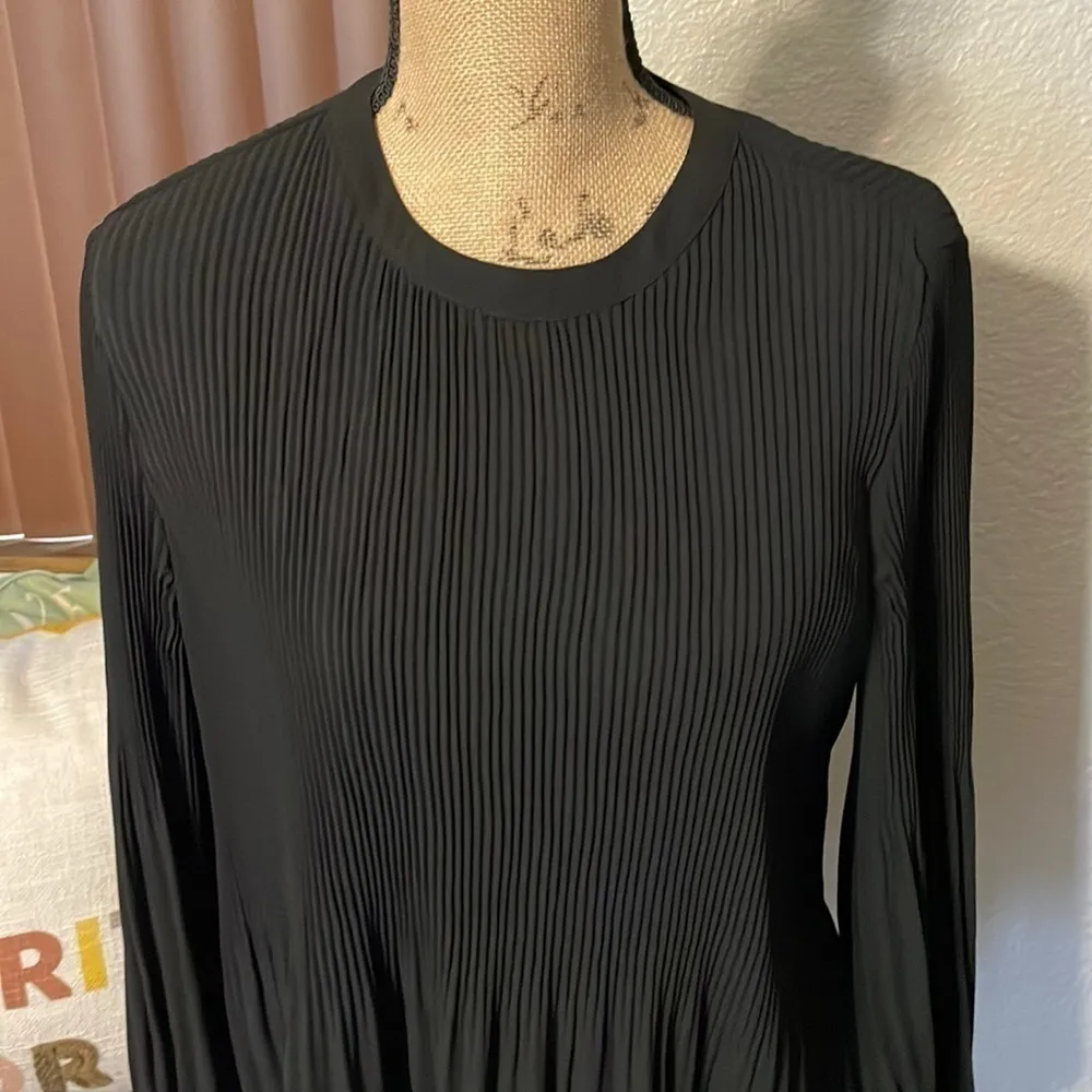Adrianna Papell Black long sleeved blouse with keyhole button back. NWT. - Image 2