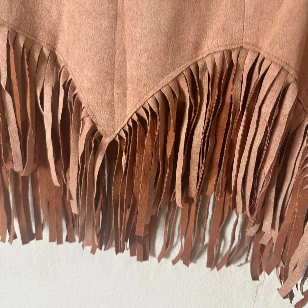 New NWT Relish NoLess Fringe Faux Suede Mini Skirt Size Medium Brown - Image 3