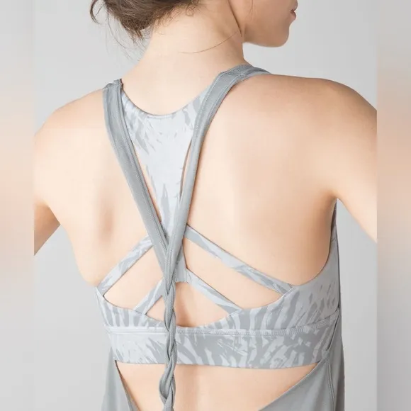 Lululemon Heathered Seal Grey Twist and Toil Tank Top, Size 6 - Image 2